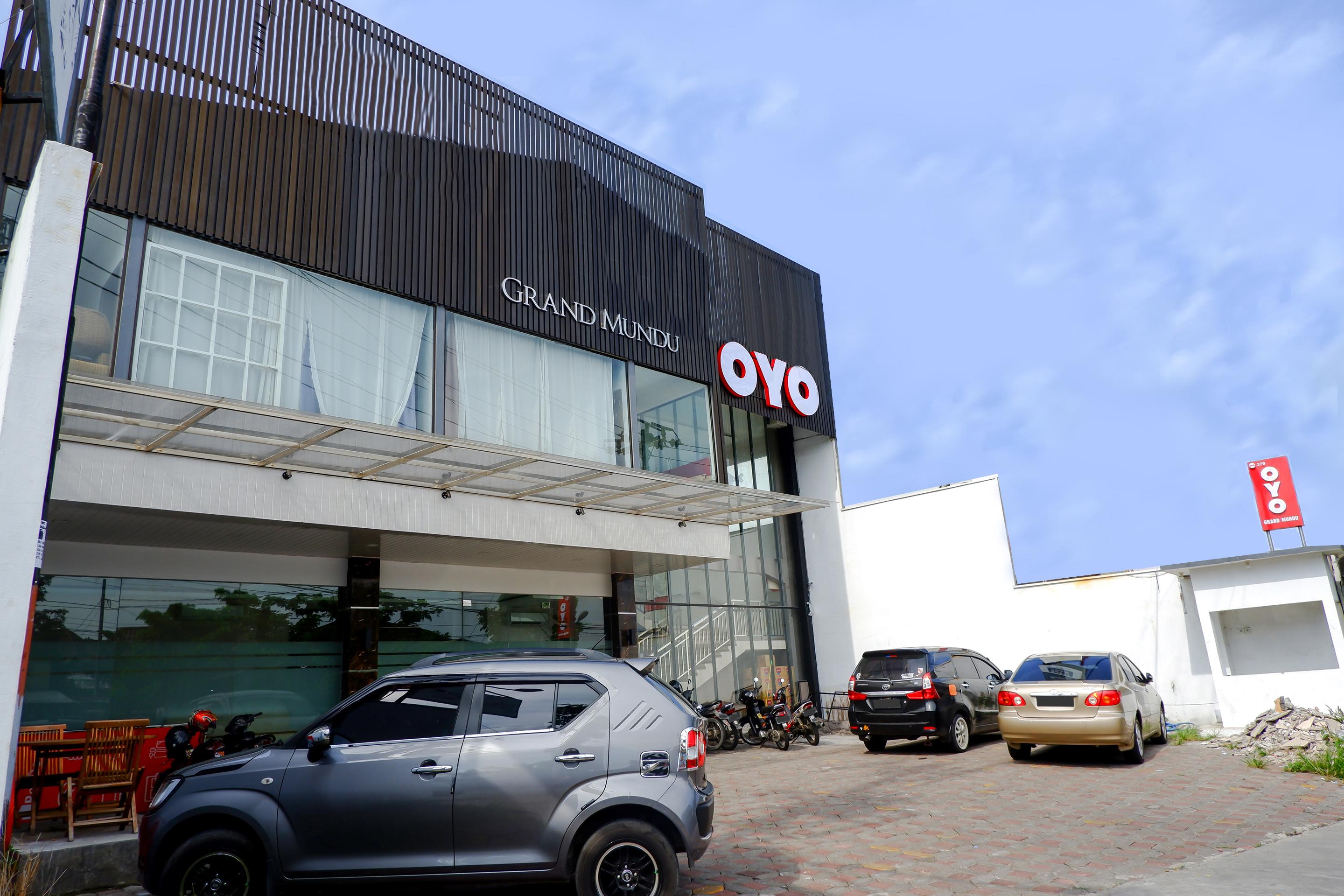 Oyo 379 Grand Mundu Hotell Semarang Eksteriør bilde