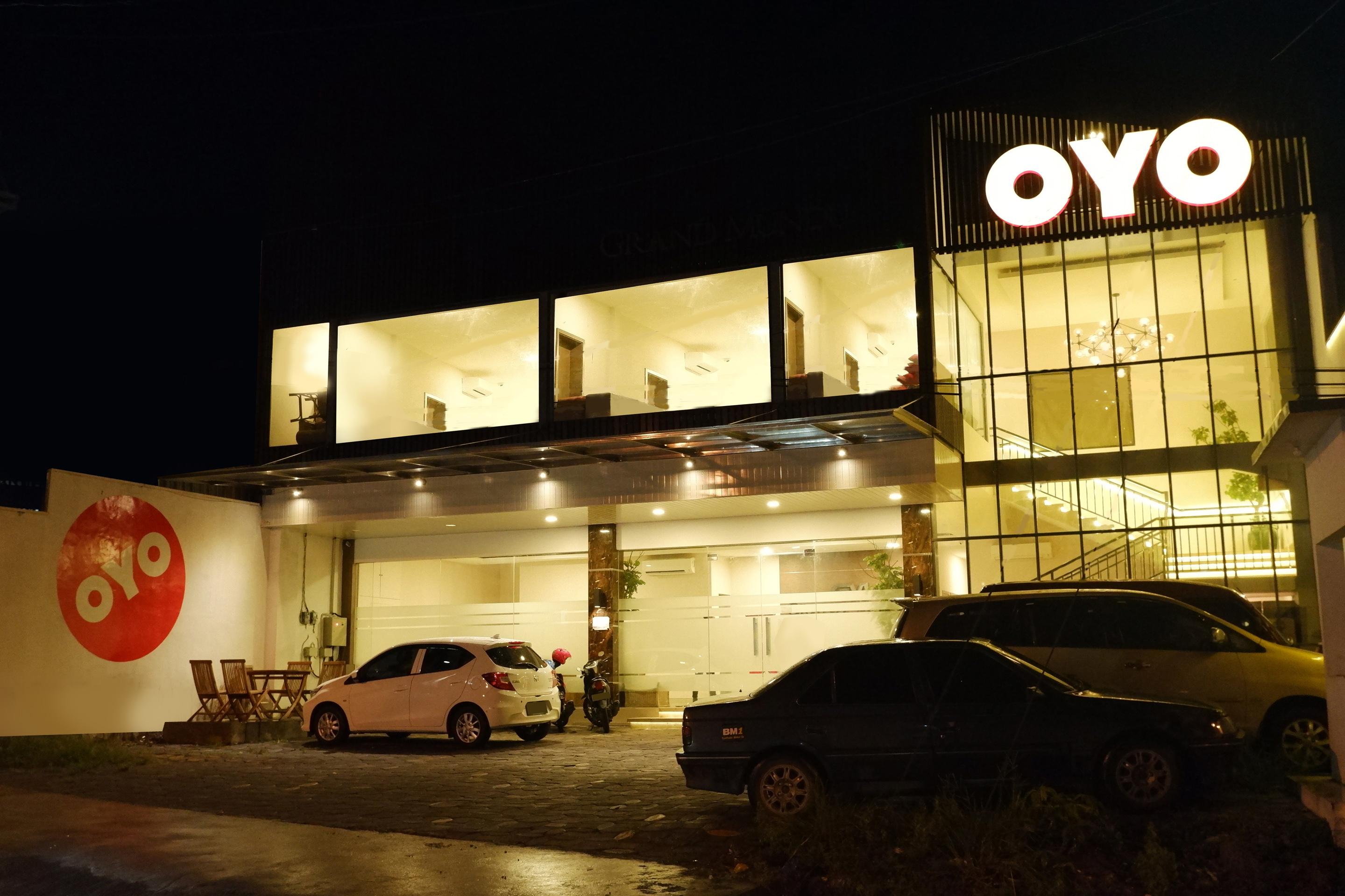 Oyo 379 Grand Mundu Hotell Semarang Eksteriør bilde
